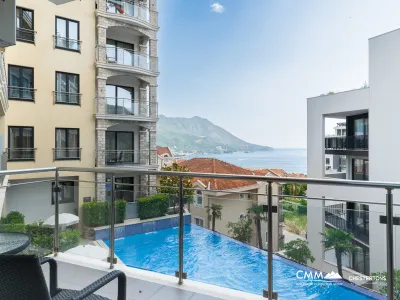 Bečići'de Panoramik Deniz Manzaralı 59 m² Modern Daire